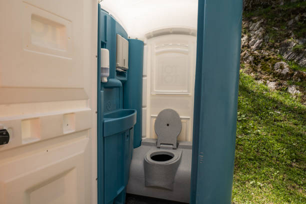Porta potty delivery and setup in Elk Mound, WI